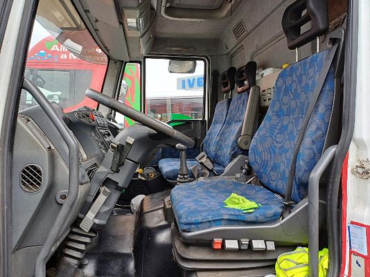 Vehicle image 6 / 9