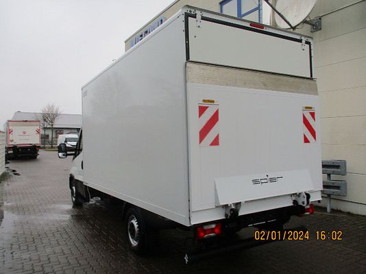 Vehicle image 4 / 5