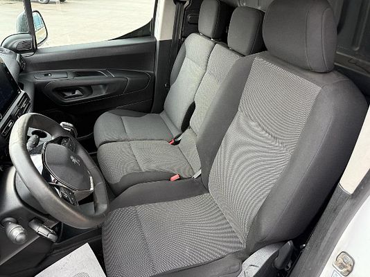 Vehicle image 5 / 14