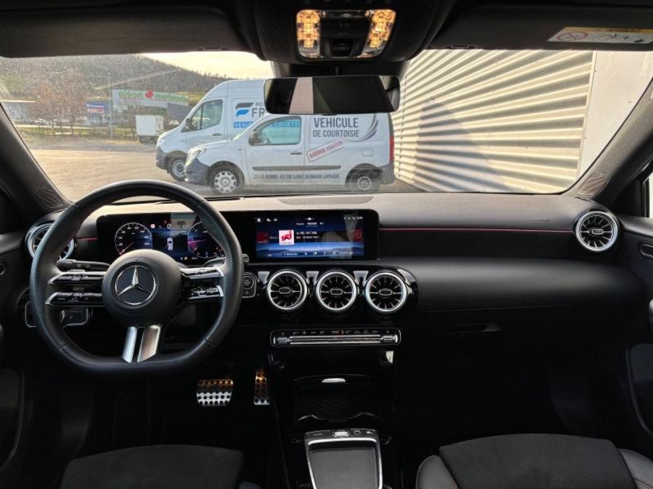 Photo du v&eacute;hicule 9 / 17