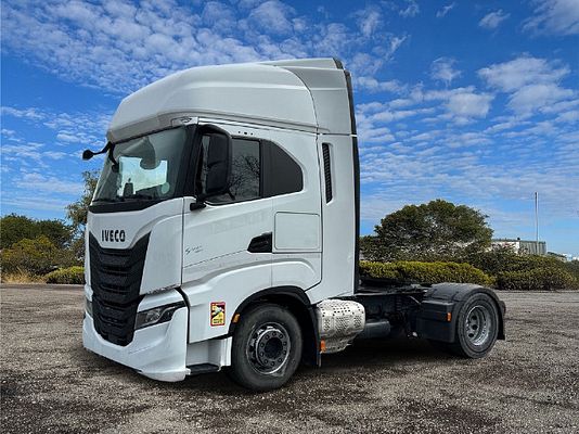 Vehicle image 1 / 16