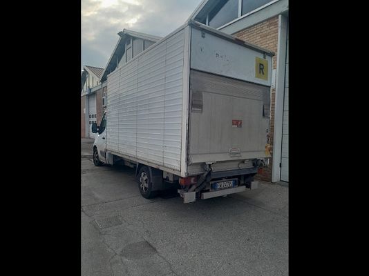 Vehicle image 9 / 16