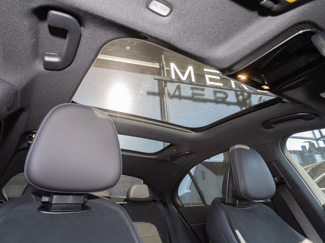 Mercedes-Benz E-Klasse – Bild 12