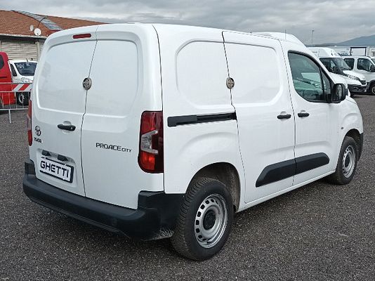 Vehicle image 4 / 5