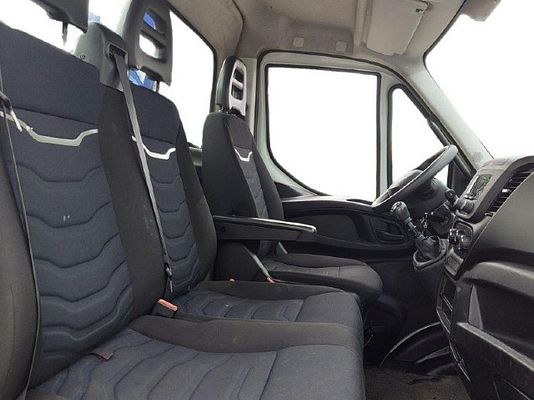 Vehicle image 4 / 20
