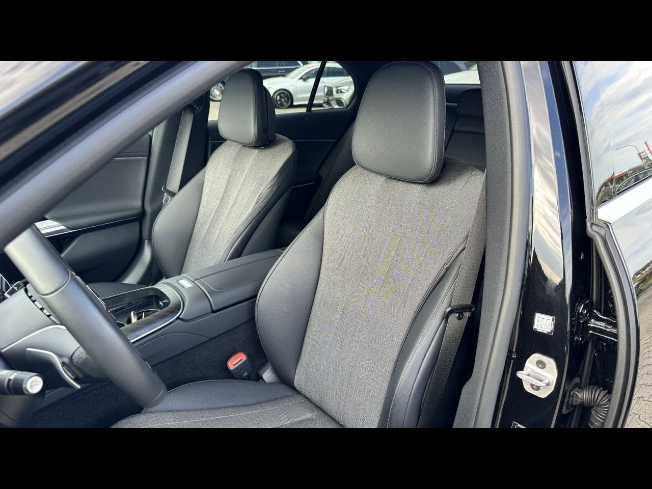 Mercedes-Benz E-Klasse – Bild 13