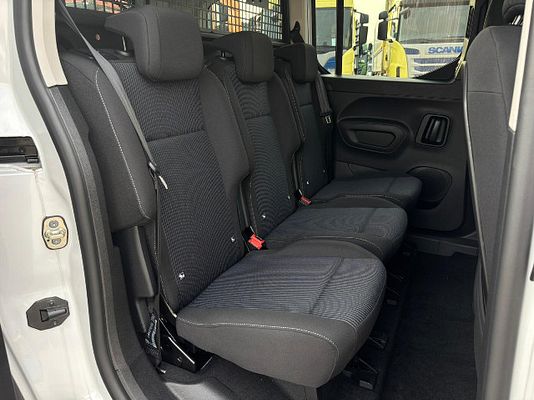 Vehicle image 11 / 15