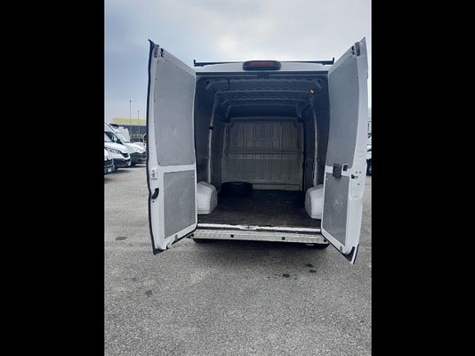 Vehicle image 11 / 20