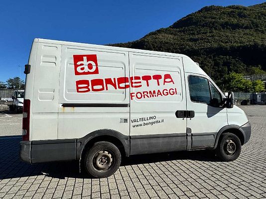 Vehicle image 7 / 12