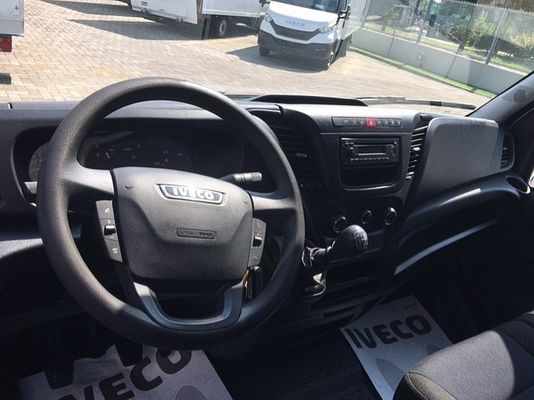 Vehicle image 9 / 9