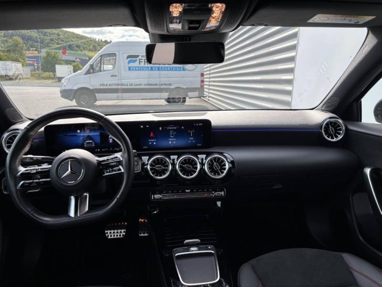 Photo du v&eacute;hicule 9 / 16