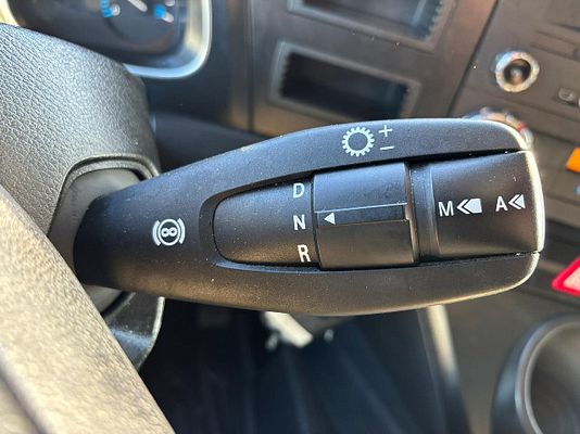 Vehicle image 11 / 15