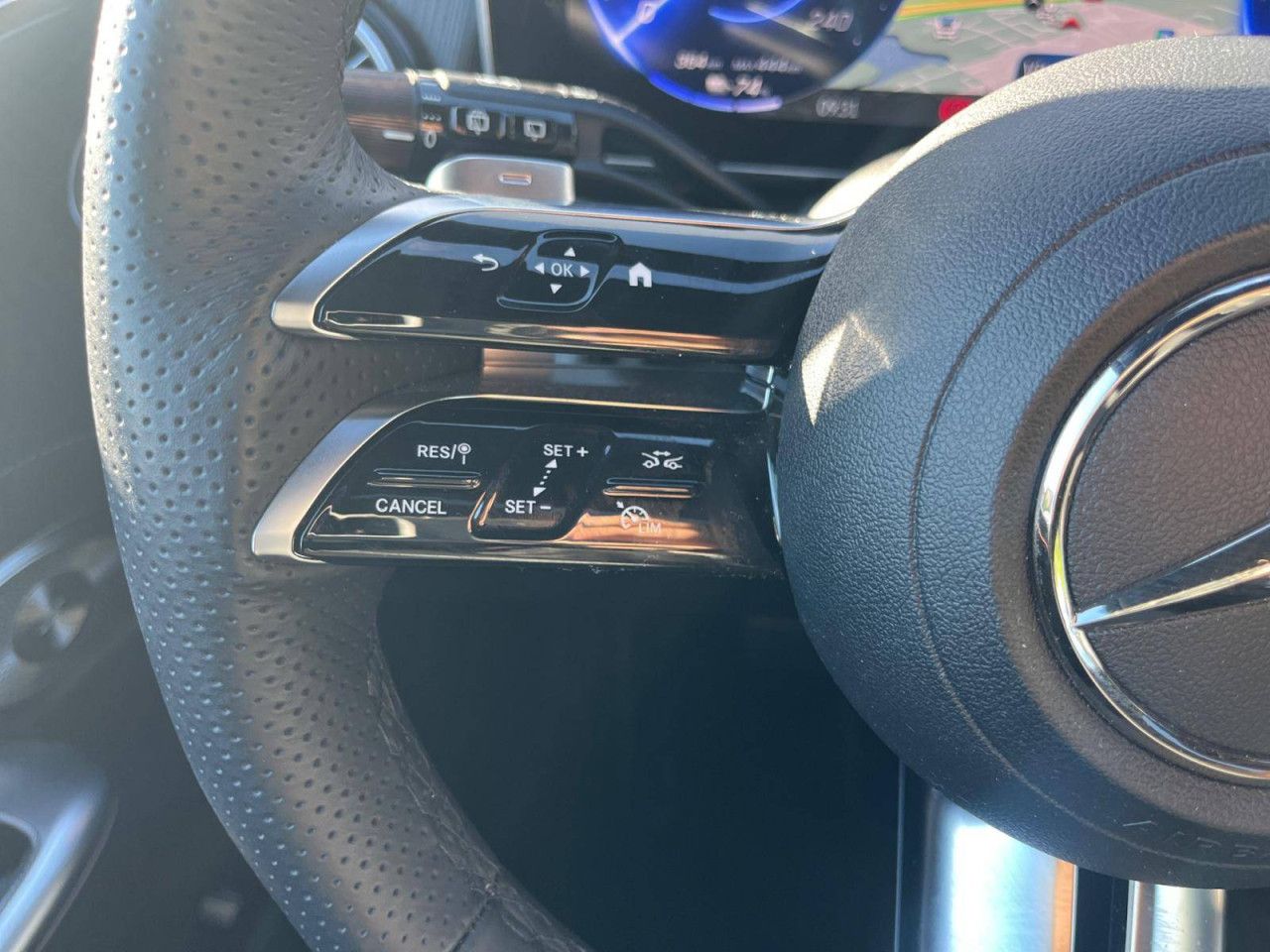 Photo du v&eacute;hicule 16 / 18