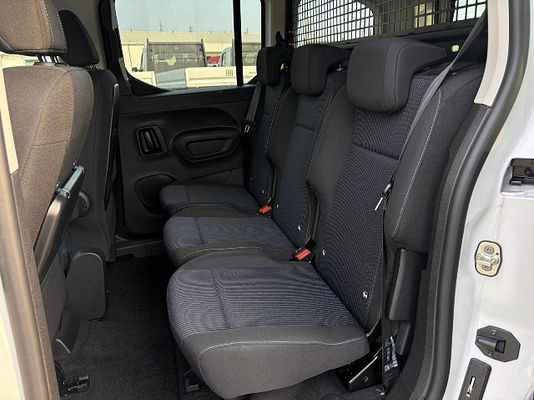 Vehicle image 10 / 15