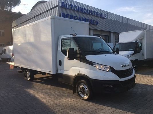 Vehicle image 1 / 11
