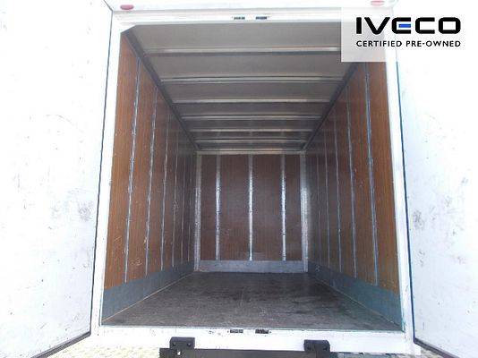 Vehicle image 6 / 13