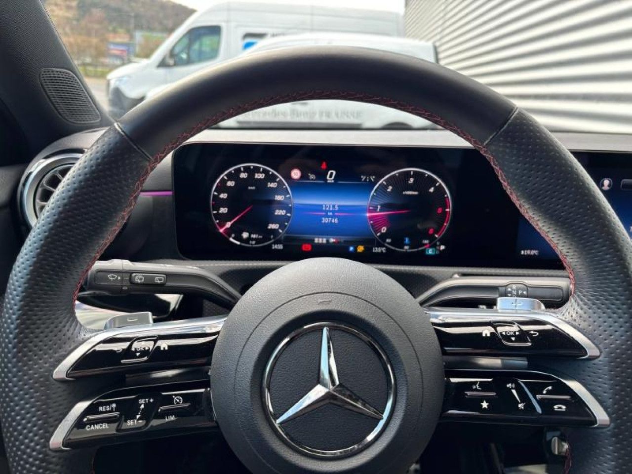 Photo du v&eacute;hicule 13 / 18