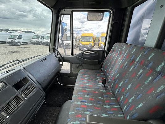 Vehicle image 18 / 19