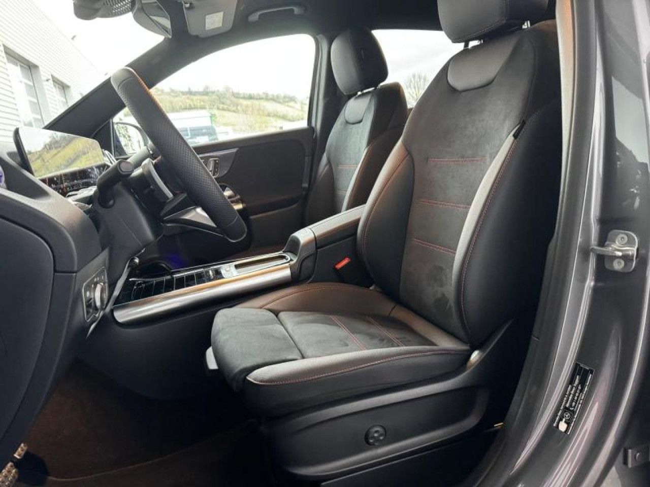 Photo du v&eacute;hicule 16 / 18