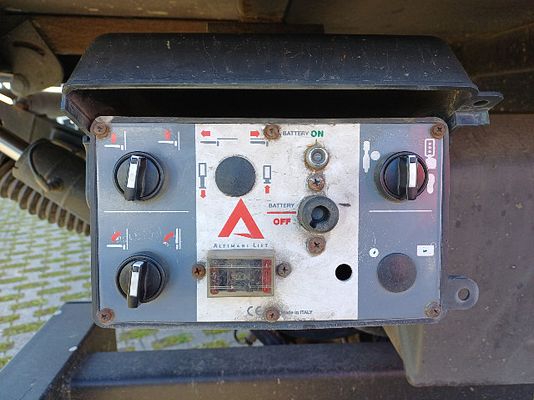 Vehicle image 7 / 13