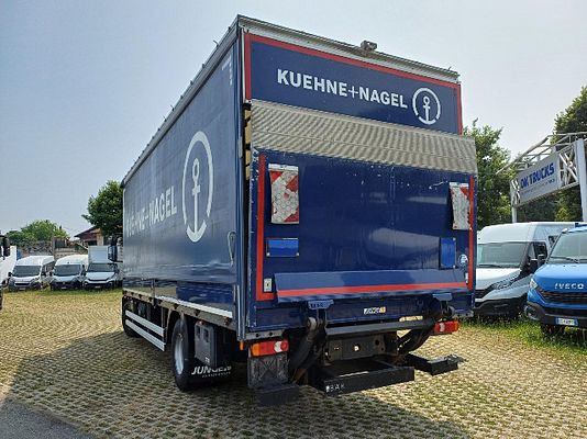 Vehicle image 4 / 15