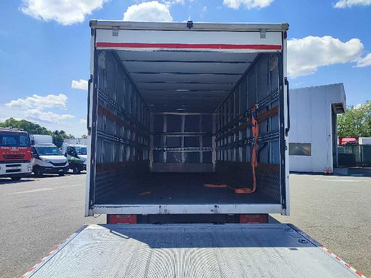 Vehicle image 8 / 13