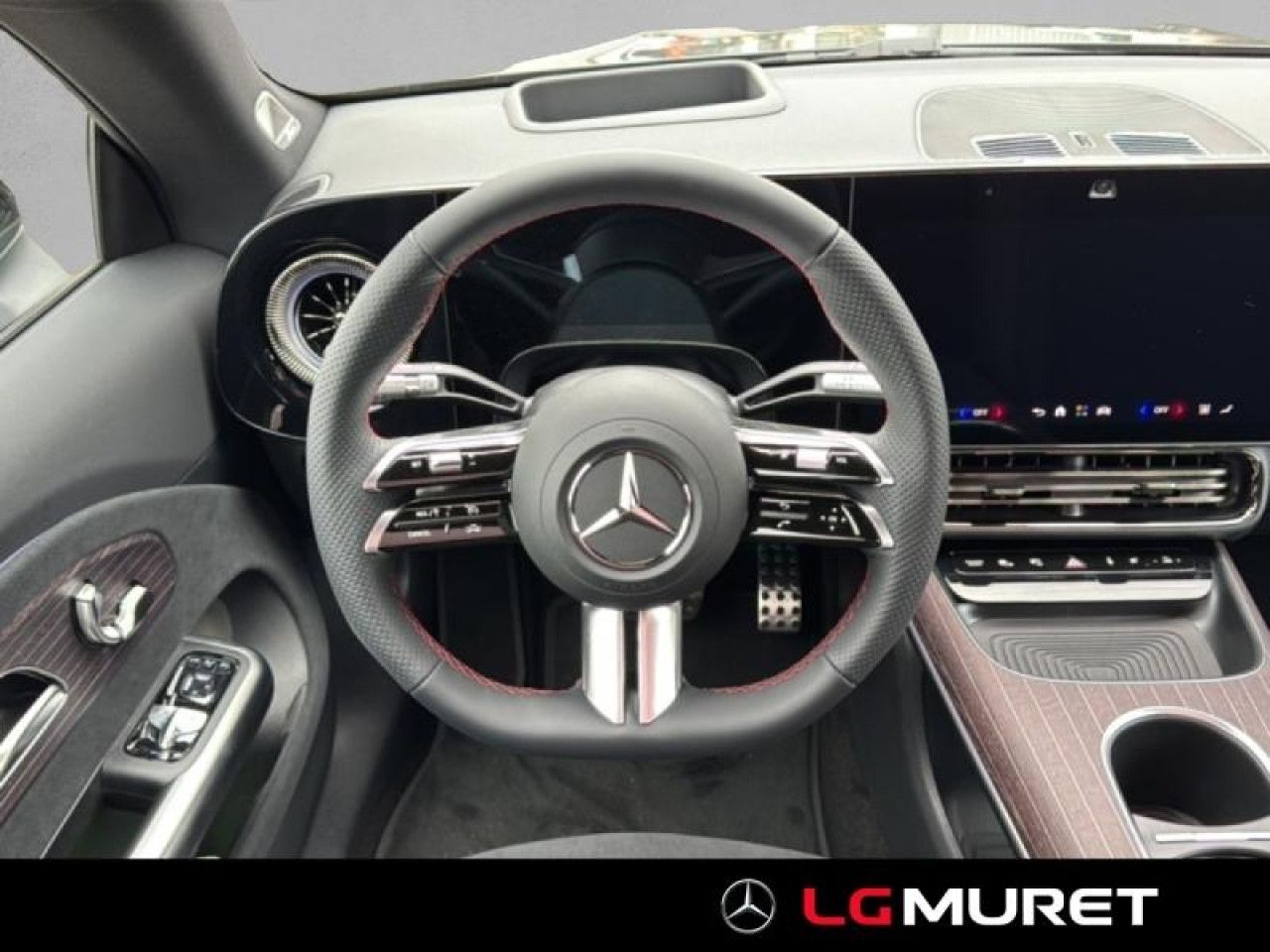 Photo du v&eacute;hicule 13 / 18