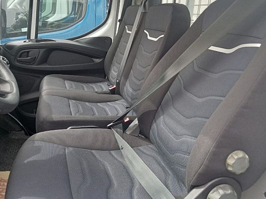 Vehicle image 6 / 8