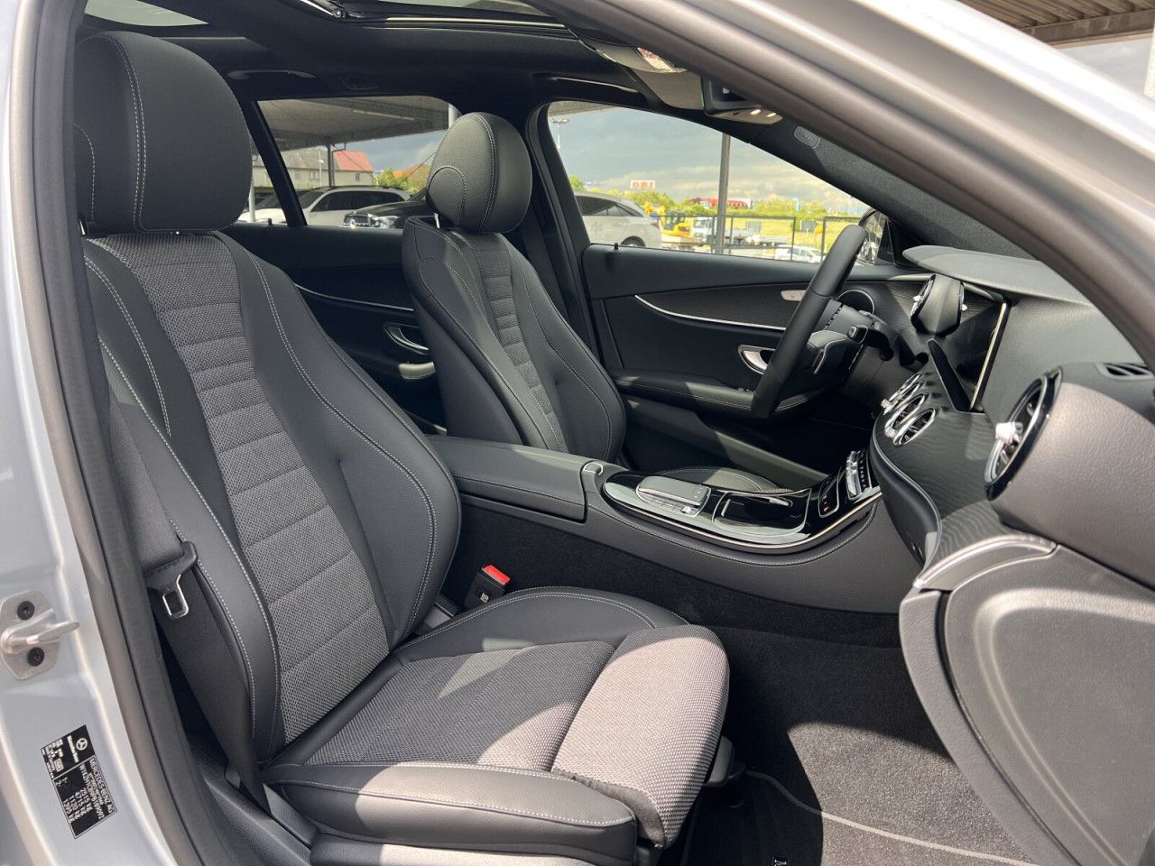 Mercedes-Benz E-Klasse – Bild 12