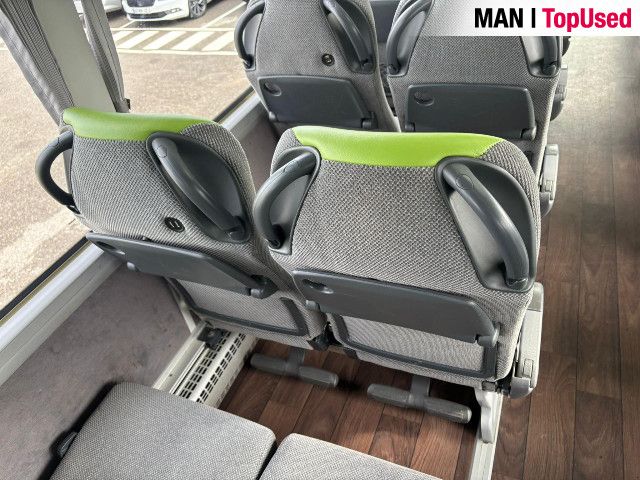 MAN LION'S COACH / R10 27