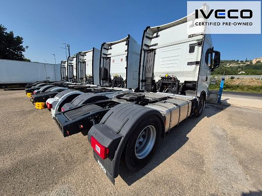 Vehicle image 4 / 4