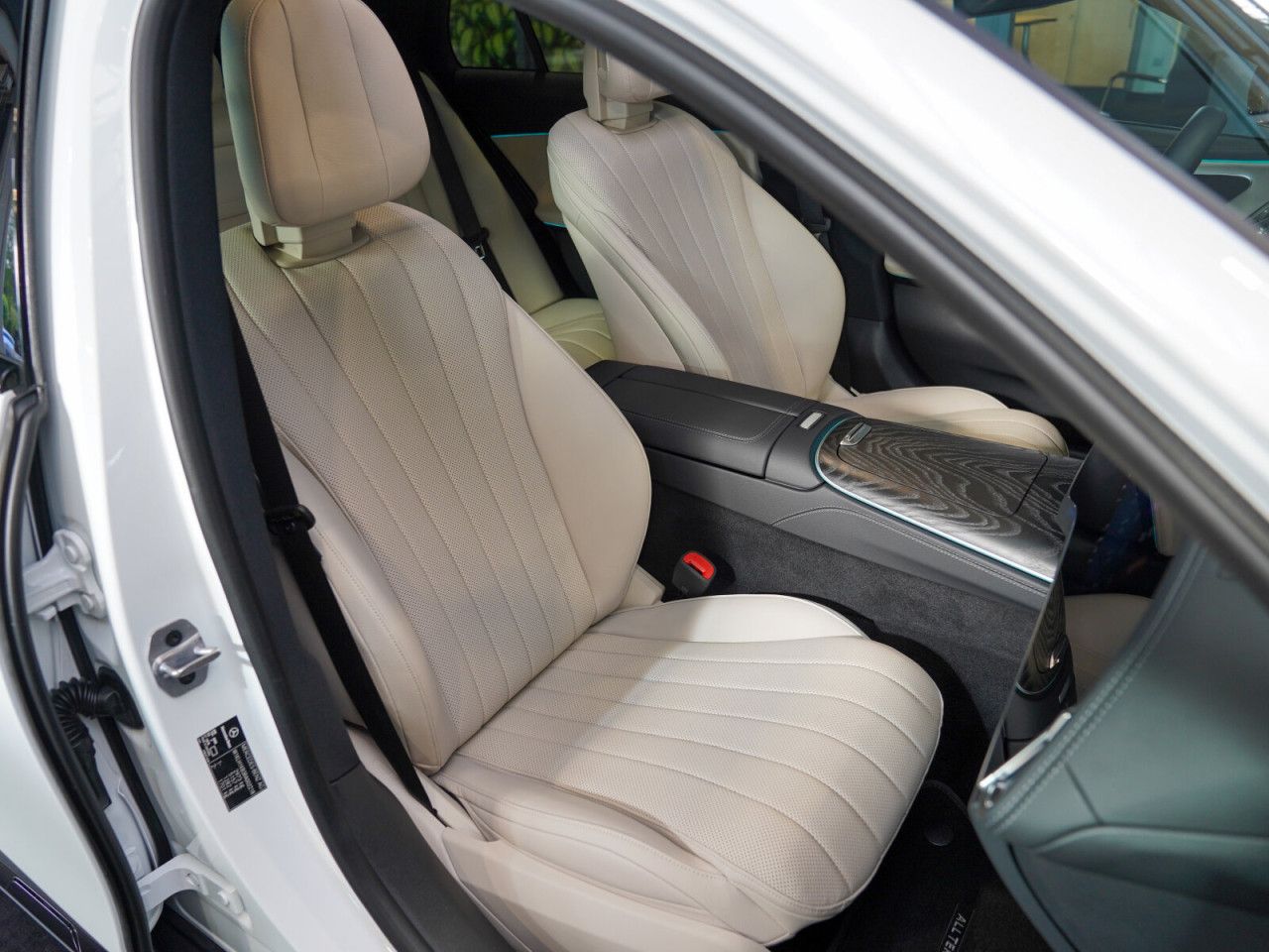 Mercedes-Benz E-Klasse – Bild 12
