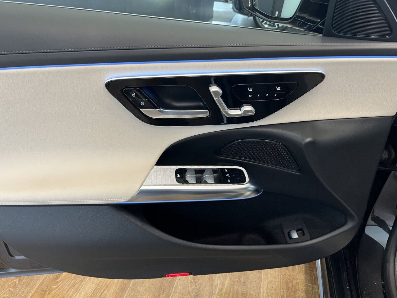 Mercedes-Benz E-Klasse – Bild 12