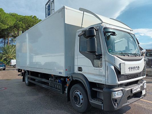 Vehicle image 1 / 5