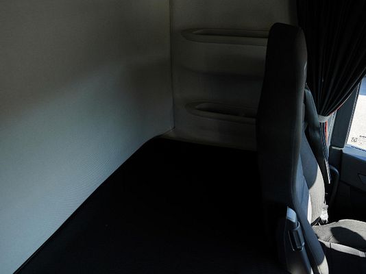 Vehicle image 11 / 12