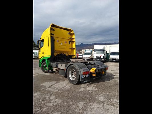 Vehicle image 12 / 17