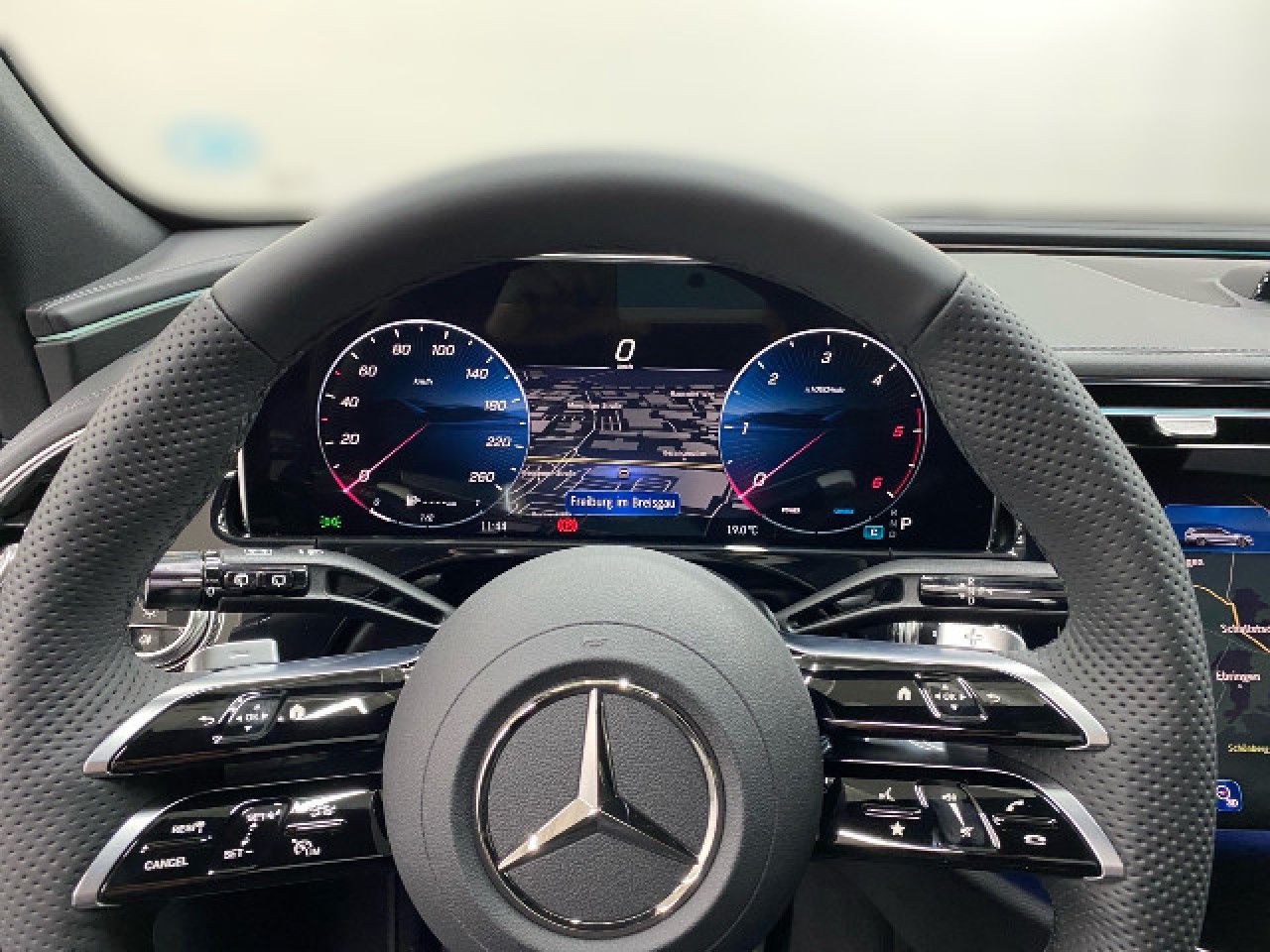 Mercedes-Benz E-Klasse – Bild 8