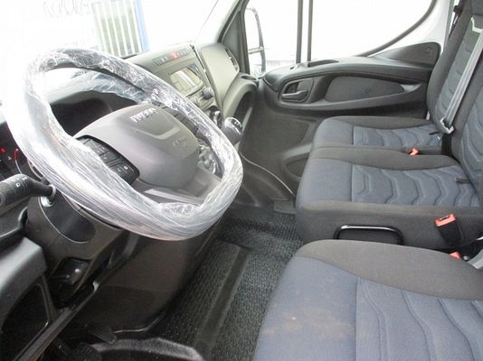 Vehicle image 5 / 5