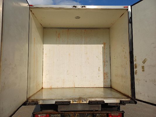 Vehicle image 5 / 13