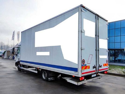 Vehicle image 4 / 15