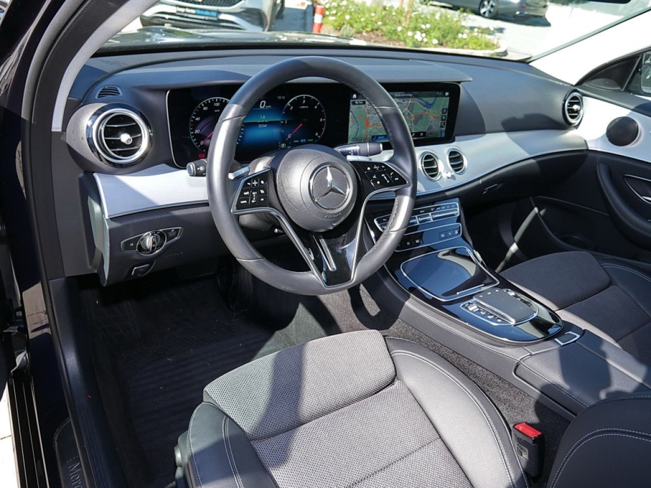 Mercedes-Benz E-Klasse – Bild 8