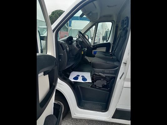 Vehicle image 15 / 20