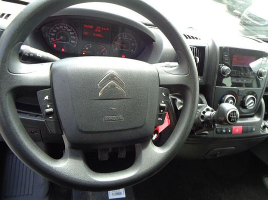 Vehicle image 8 / 15