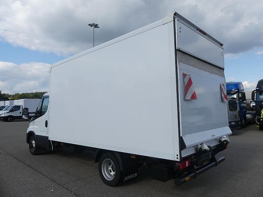 Vehicle image 3 / 7