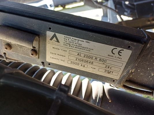 Vehicle image 8 / 13