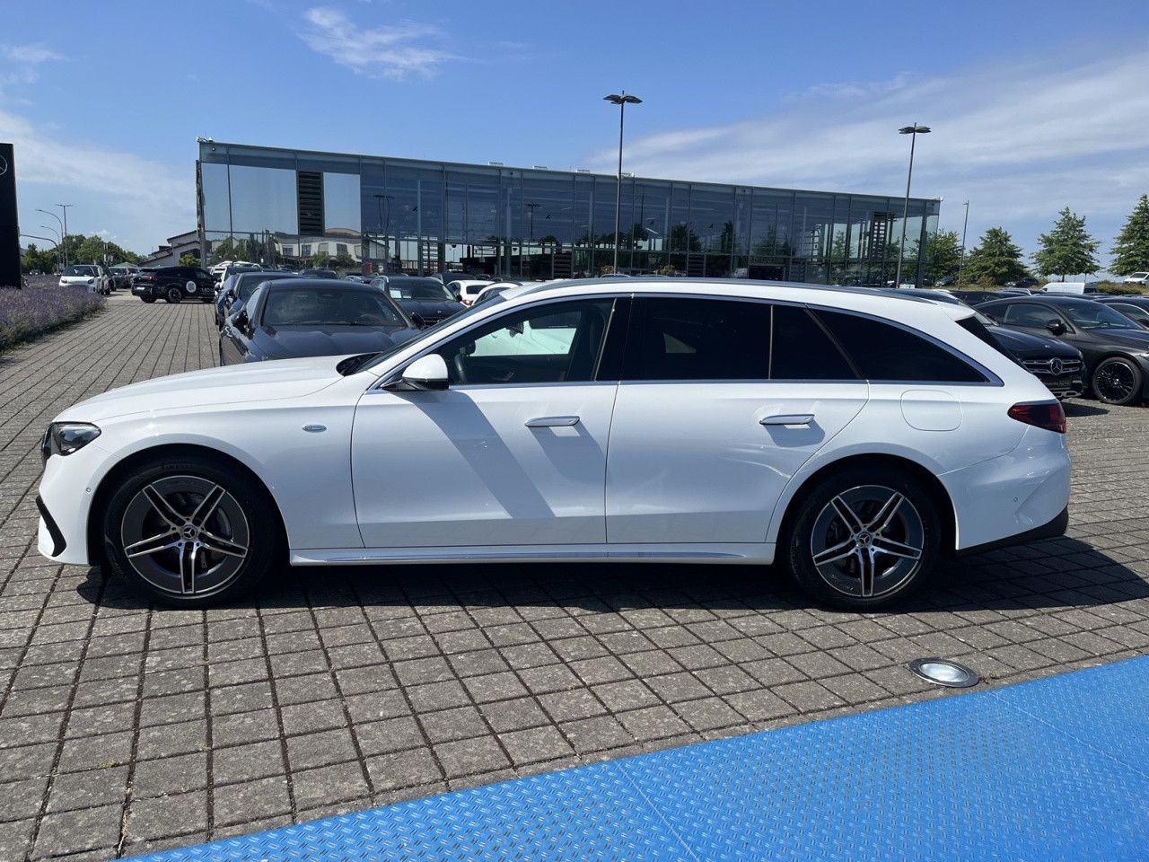 Mercedes-Benz E-Klasse – Bild 8