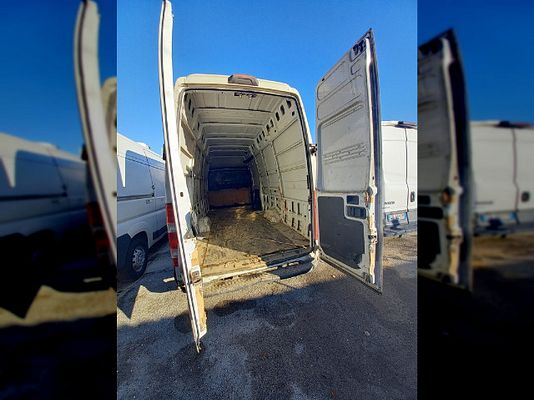Vehicle image 4 / 4