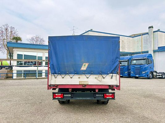 Vehicle image 5 / 15