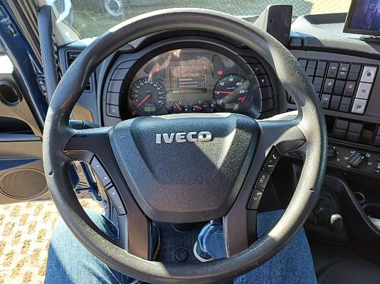 Vehicle image 11 / 13