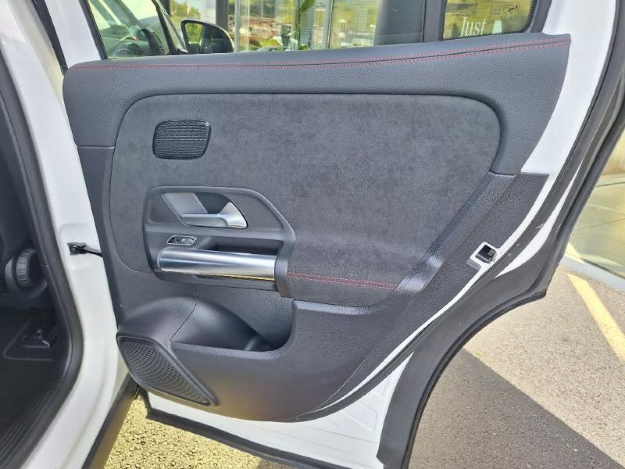 Photo du v&eacute;hicule 17 / 18